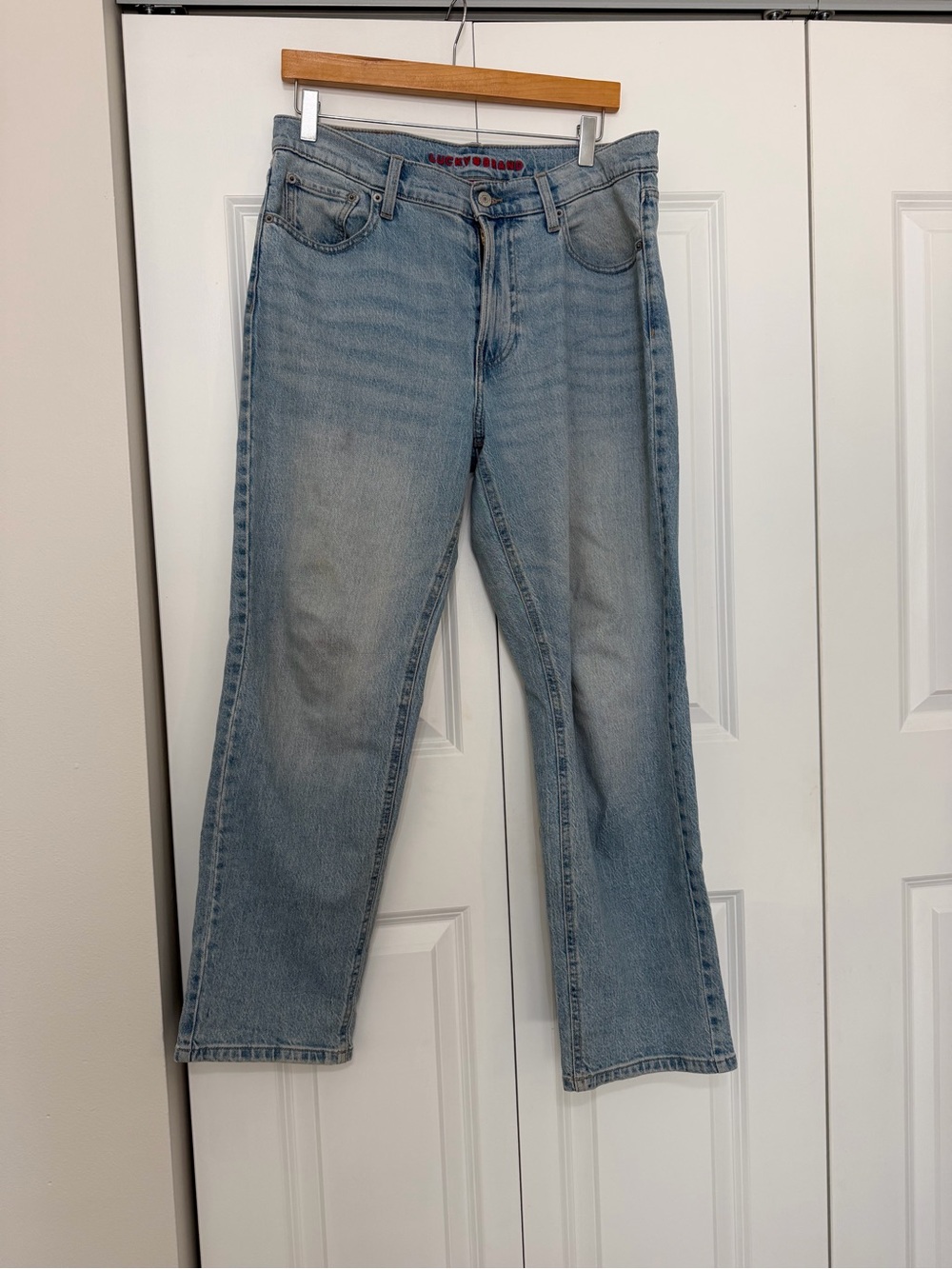 Lucky Brand Light wash relaxed straight boy mid rise jeans.